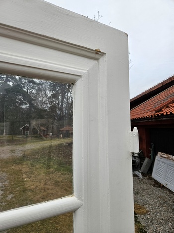 Enkeldörr med glas, 91x202, finns på Överjärva Byggnadsvård