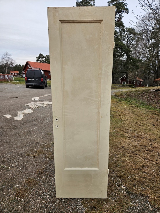 Enkeldörr, 61x202, finns på Överjräva Byggnadsvård