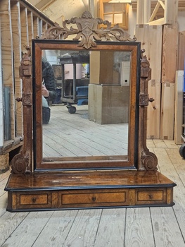 Pigtittare, 67x79x26, finns på Överjärva Byggnadsvård