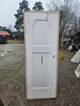 Enkeldörr med karm, 70x190, finns på Överjärva Byggnadsvård