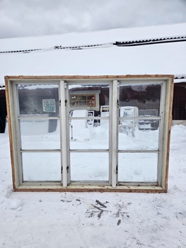 Fönster med karm, 190x140, finns på Överjärva Byggnadsvård