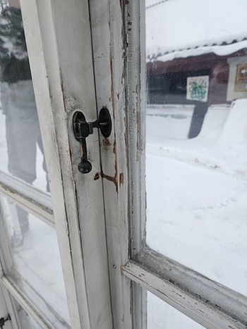 Fönster med karm, 190x140, finns på Överjärva Byggnadsvård