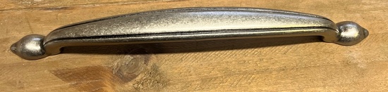 Lådhandtag i tenn. Stort