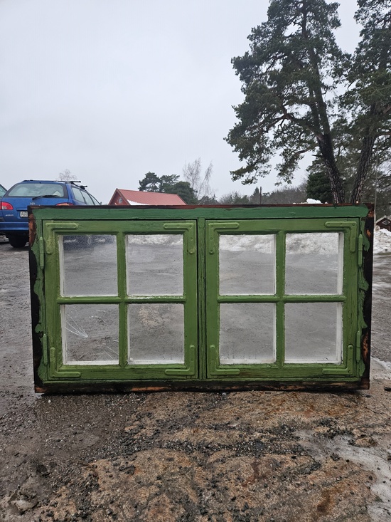 Fönster med karm, 112x62, finns på Överjärva Byggnadsvård