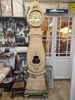 Golvur, inredning, 210x53, finns på Överjärva byggnadsvård