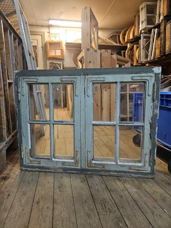 Fönster med karm, 79x60, finns på Överjärva Byggnadsvård