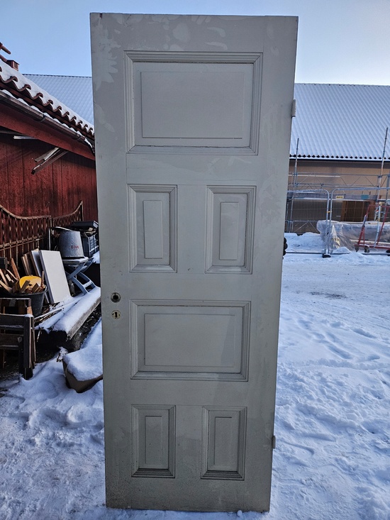 Enkeldörr, 77x212, finns på Överjärva Byggnadsvård