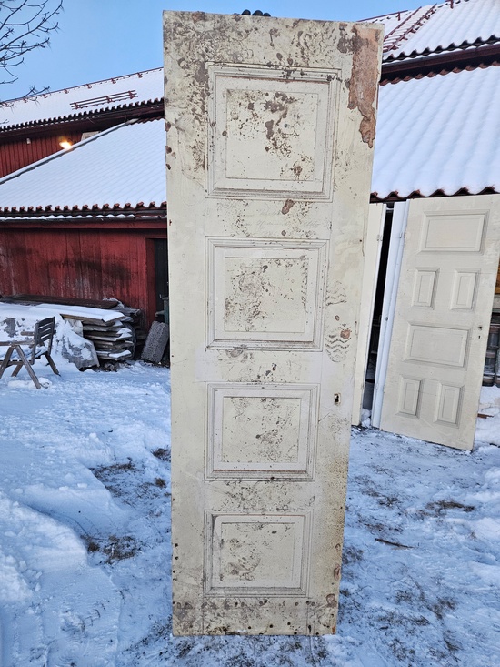 Enkeldörr, 63x211, finns på Överjärva Byggnadsvård