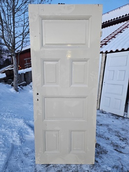 Enkeldörr, 86x212, finns på Överjärva Byggnadsvård