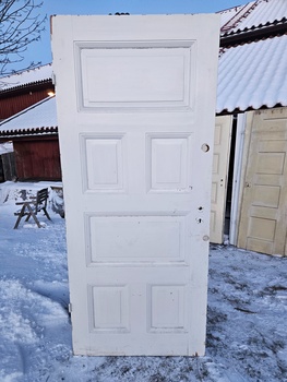 Enkeldörr, 92x212, finns på Överjärva Byggnadsvård