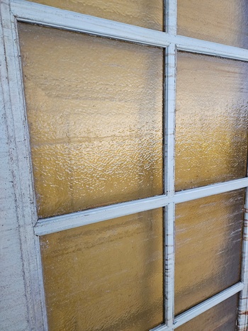 Enkeldörr med glas, 92x213, finns på Överjärva Byggnadsvård