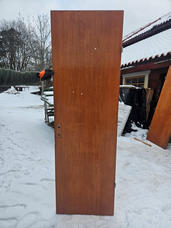 Enkeldörr, 63x203, finns på Överjärva Byggnadsvård