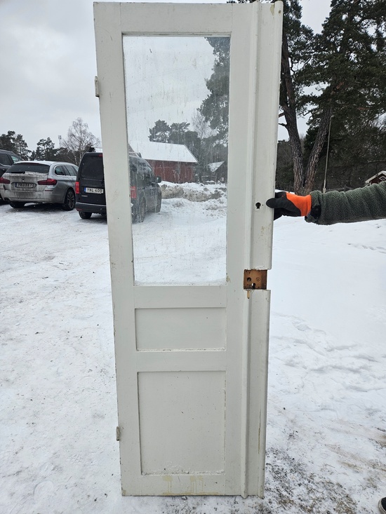 Enkeldörr med glas, 63x199, finns på Överjräva Byggnadsvård