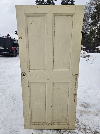 Enkeldörr, 87x190, finns på Överjärva Byggnadsvård