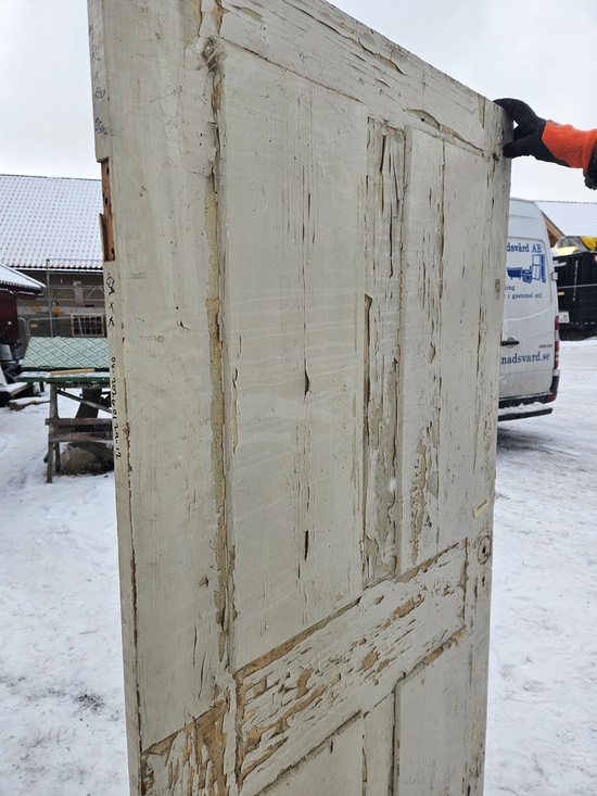 Enkeldörr, 87x190, finns på Överjärva Byggnadsvård