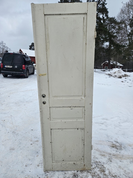 Enkeldörr, 58x188, finns på Överjräva Byggnadsvård