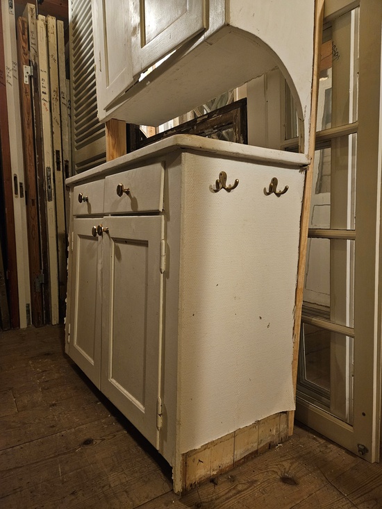 Serveringsskåp/hörnskåp, 109x270, finns på Överjärva