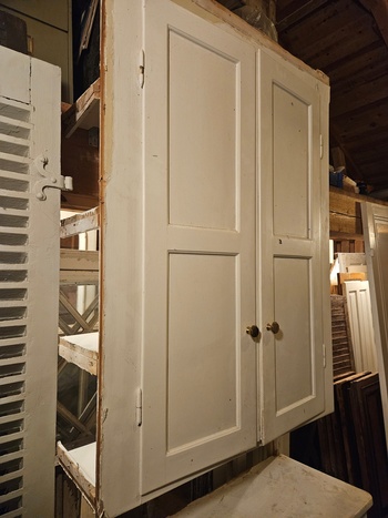 Serveringsskåp/hörnskåp, 109x270, finns på Överjärva