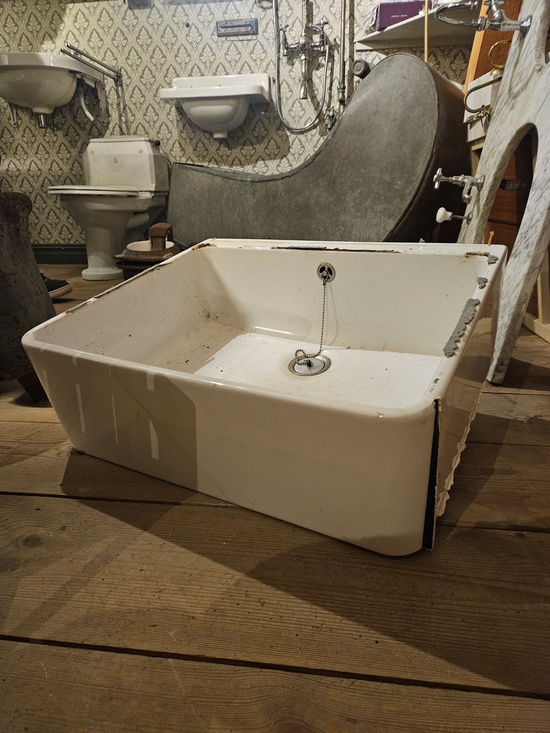 Handfat, 60x50x20, finns på Överjräva Byggnadsvård