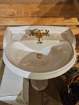 Handfat, 59x47x95, finns på Överjärva Byggnadsvård