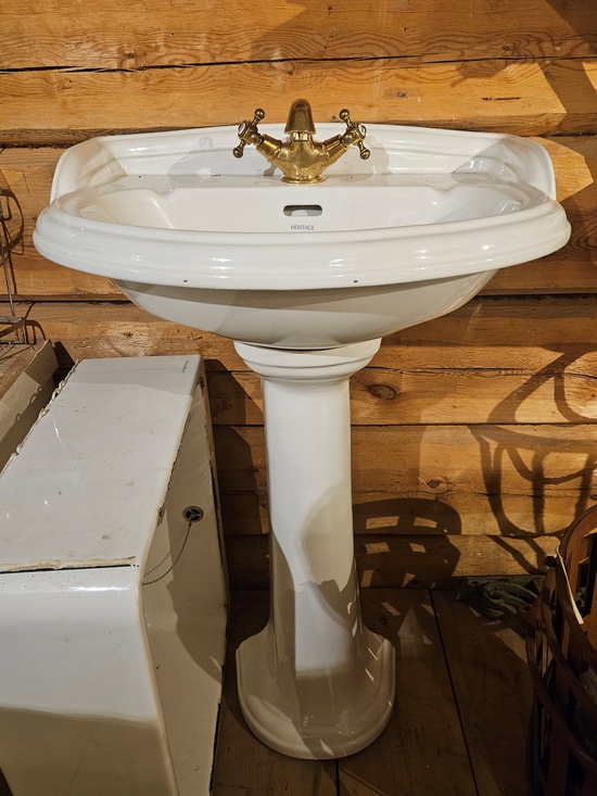 Handfat, 59x47x95, finns på Överjärva Byggnadsvård