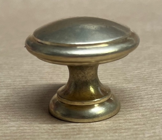 Knopp i mässing 32 mm i obehandlad mässing