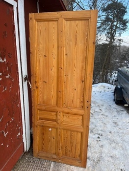 Enkeldörr, 84x212, finns på Överjärva Byggnadsvård