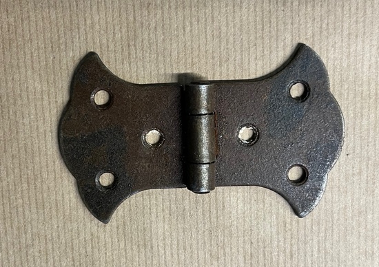 Gångjärn i rödrost till möbler