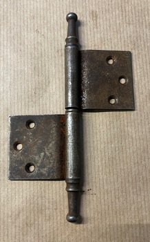 Gångjärn i åldrad järn