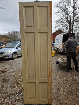 Enkeldörr, 62x204-213, finns på Överjräva Byggnadsvård