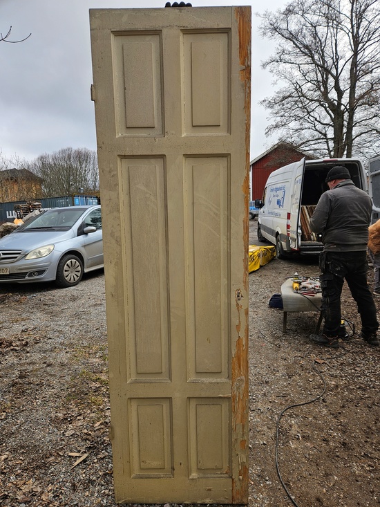 Enkeldörr, 62x204-213, finns på Överjräva Byggnadsvård