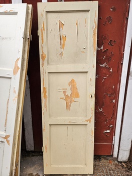 Enkeldörr, 61,5x197, finns på Överjräva Byggnadsvård