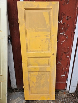 Enkeldörr, 62x179, finns på Överjärva Byggnadsvård