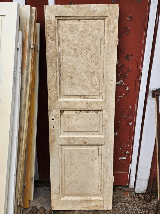 Enkeldörr, 65x200, finns på Överjräva Byggnadsvård