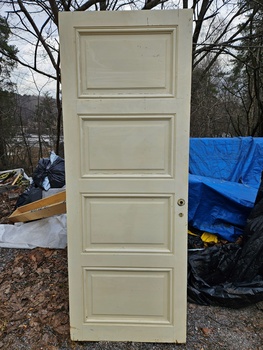 Enkeldörr, 76x203, finns på Överjräva Byggnadsvård