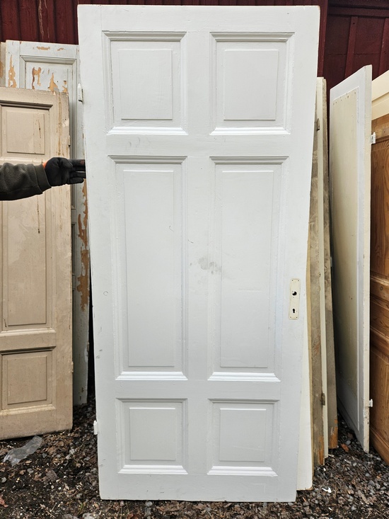 Enkeldörr, 92x212, finns på Överjärva Byggnadsvård