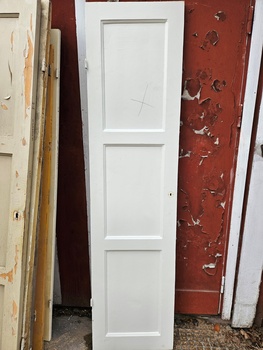 Enkeldörr, 49,5x196,5, finns på Överjärva Byggnadsvård