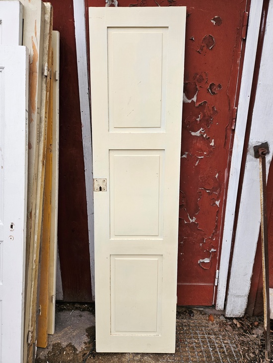 Enkeldörr, 49x197, finns på Överjärva Byggnadsvård