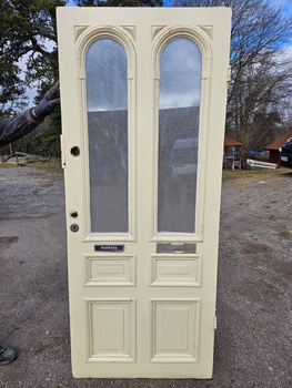 Enkeldörr med glas, 87x210, finns på Överjärva byggnadsvård