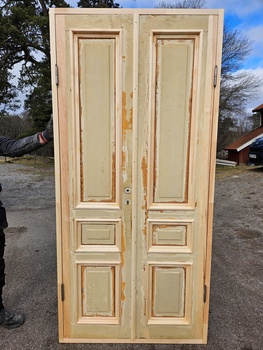 Pardörr med karm, 102,5x216,5, finns på Överjärva byggnadsvård