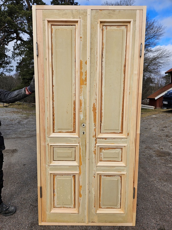 Pardörr med karm, 102,5x216,5, finns på Överjärva byggnadsvård