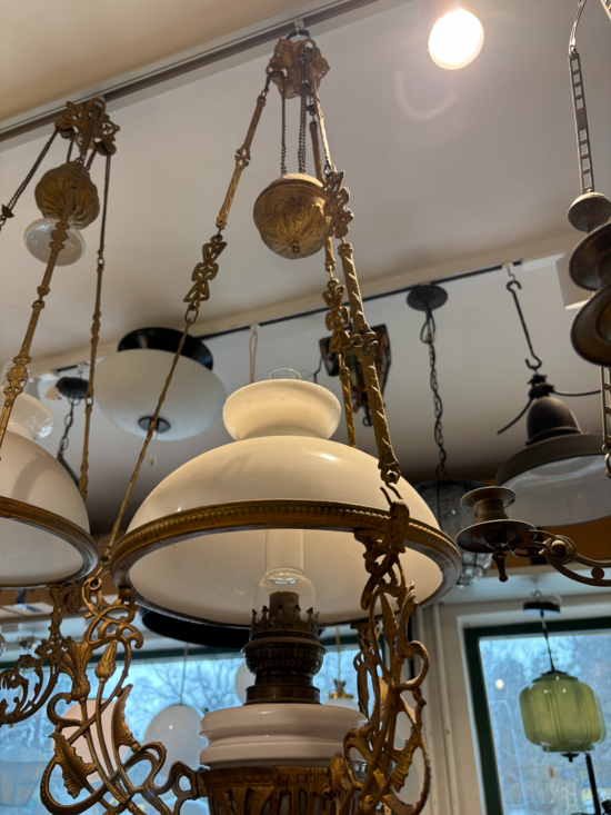 Majolika lampa i mässing m tulpankupa