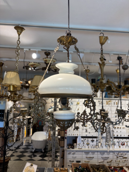 Majolika lampa för el belysning med vit skärm