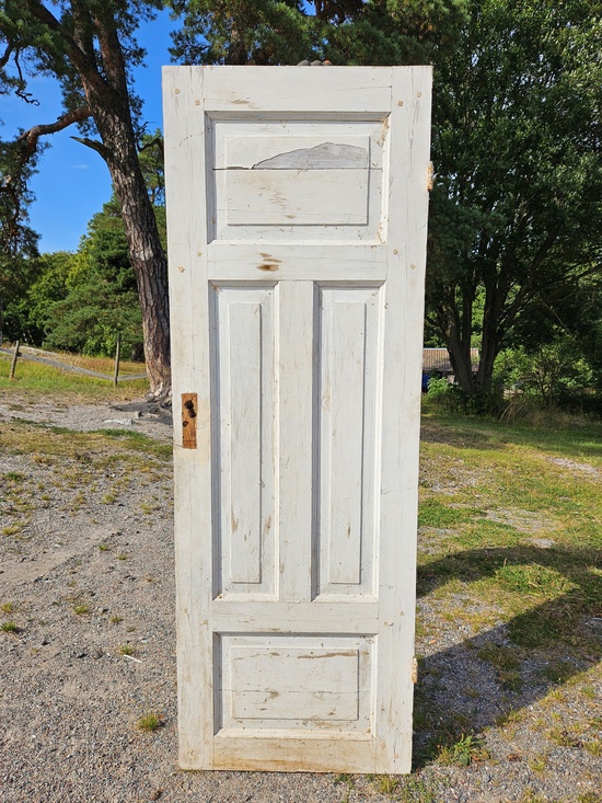 Enkeldörr, 62,5x177,5, finns på Överjärva Byggnadsvård