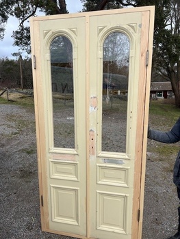 Dörr med karm och glas, 105x216, finns på Överjärva Byggnadvård