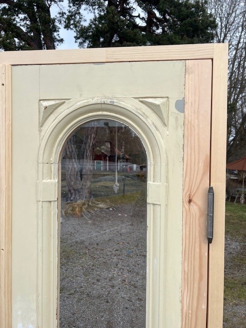 Dörr med karm och glas, 105x216, finns på Överjärva Byggnadvård
