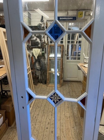 Enkeldörr med glas och karm, 68x204, finns på Överjärva Byggnadsvård