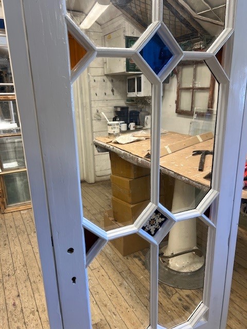 Enkeldörr med glas och karm, 68x204, finns på Överjärva Byggnadsvård