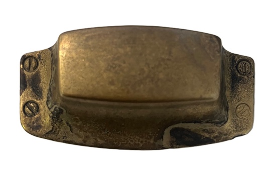 Skålhandtag i antik mässing. Stort