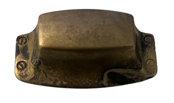 Skålhandtag i antik mässing. Stort